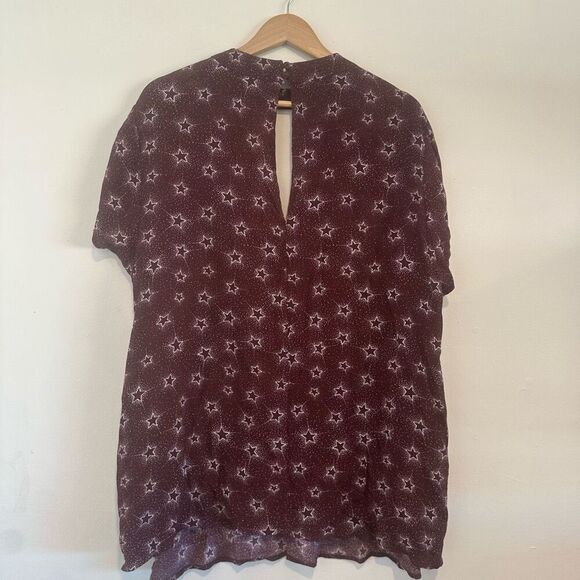 Torrid Women’s Maroon Star Celestial Short sleeve Blouse Size 1 Plus Size - Picture 5 of 6